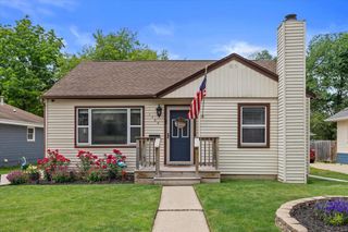 1704 Murray AVENUE, Waukesha, WI 53186