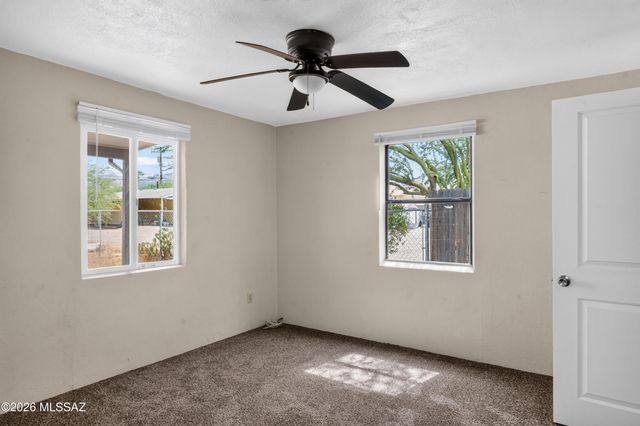 131 W Pastime Road, Tucson, AZ 85705
