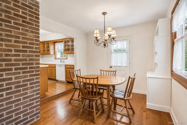 156 Greenway W, Manhasset Hills, NY 11040