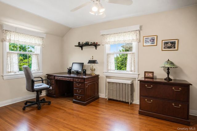 156 Greenway W, Manhasset Hills, NY 11040