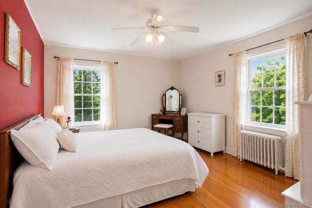 156 Greenway W, Manhasset Hills, NY 11040