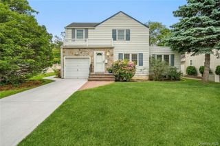 156 Greenway W, Manhasset Hills, NY 11040