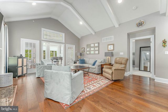 3858 MEADOW VIEW FARM RD, Newtown Square, PA 19073