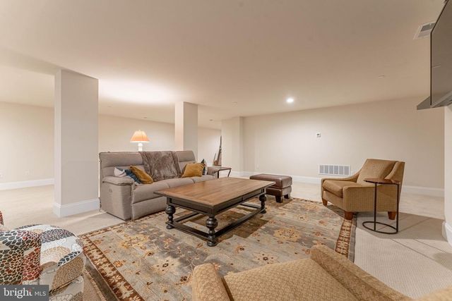3858 MEADOW VIEW FARM RD, Newtown Square, PA 19073