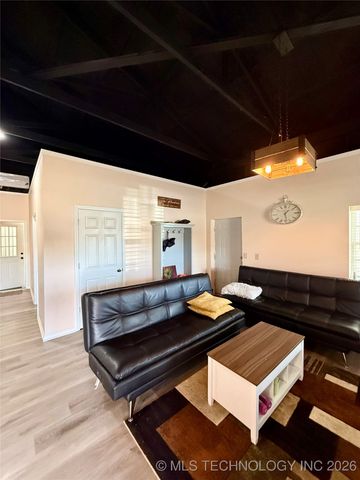 10352 Fig Road, Henryetta, OK 74437