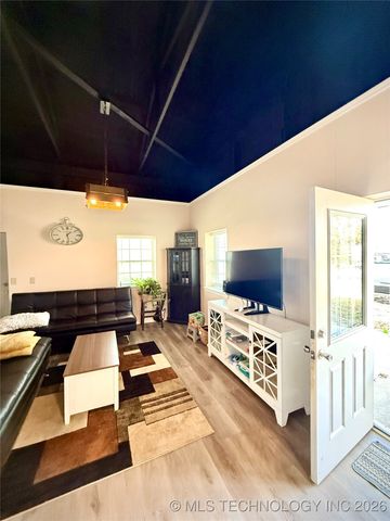 10352 Fig Road, Henryetta, OK 74437