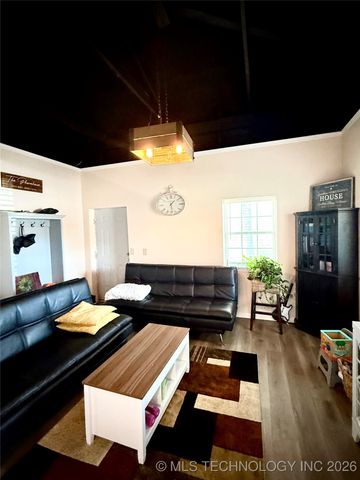 10352 Fig Road, Henryetta, OK 74437