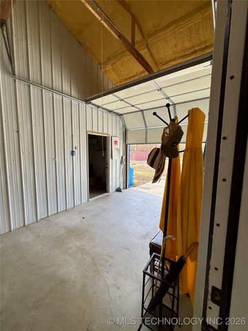 10352 Fig Road, Henryetta, OK 74437