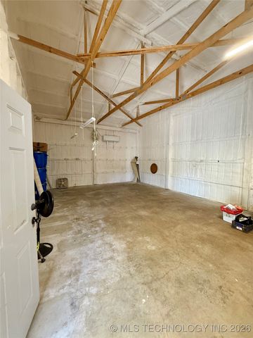 10352 Fig Road, Henryetta, OK 74437