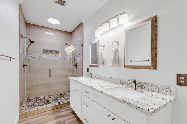 906 W Via Dora Court, Crosby, TX 77532