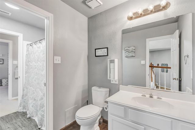 906 W Via Dora Court, Crosby, TX 77532