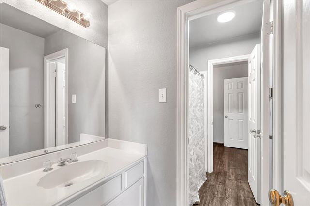 906 W Via Dora Court, Crosby, TX 77532