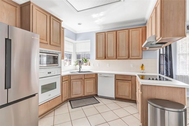 906 W Via Dora Court, Crosby, TX 77532