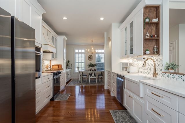6 Evergreen Dr, Acushnet, MA 02743