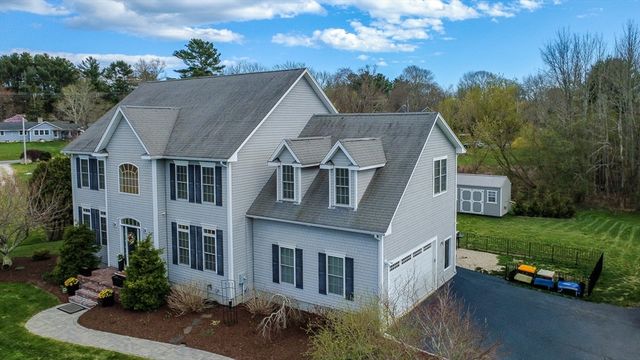 6 Evergreen Dr, Acushnet, MA 02743