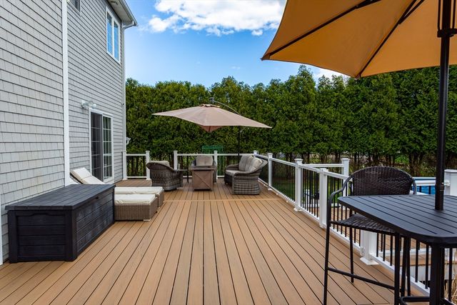 6 Evergreen Dr, Acushnet, MA 02743
