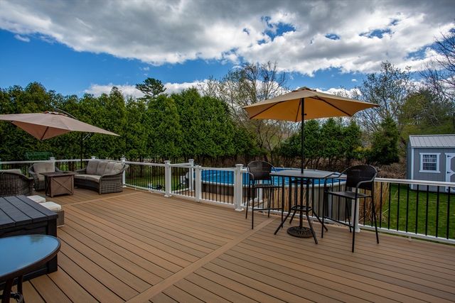 6 Evergreen Dr, Acushnet, MA 02743