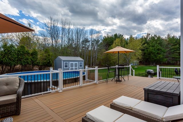 6 Evergreen Dr, Acushnet, MA 02743