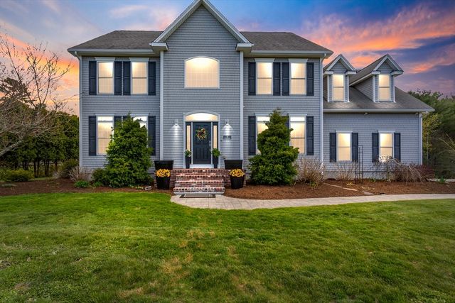 6 Evergreen Dr, Acushnet, MA 02743