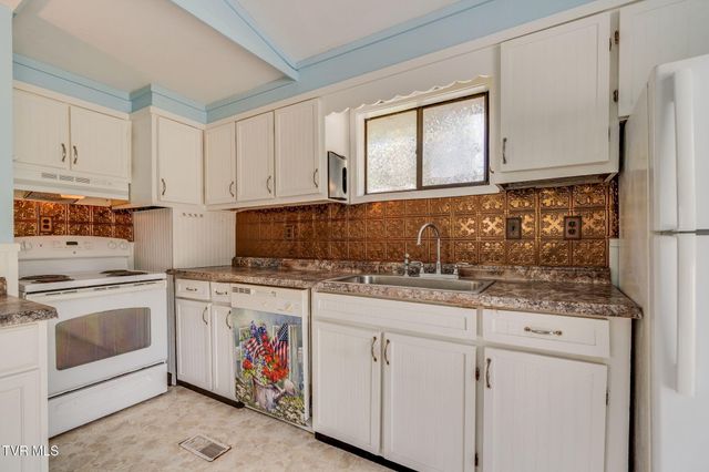 105 Infinity Drive, Elizabethton, TN 37643