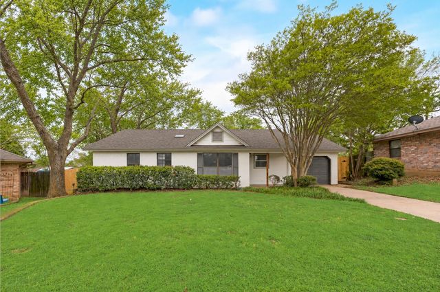 907 Melanie Lane, Keene, TX 76059