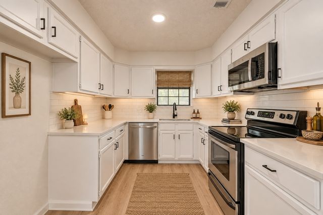 907 Melanie Lane, Keene, TX 76059