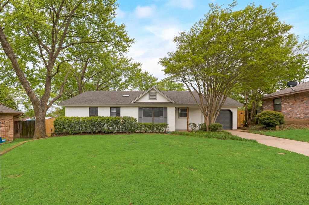 907 Melanie Lane, Keene, TX 76059 — photo 2