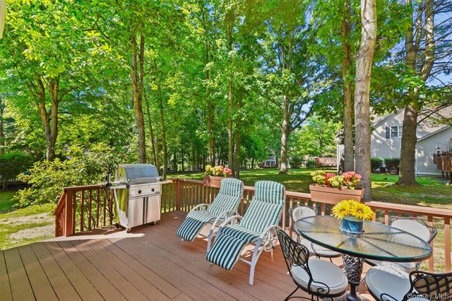 17 Cross River Road, Mount Kisco, NY 10549