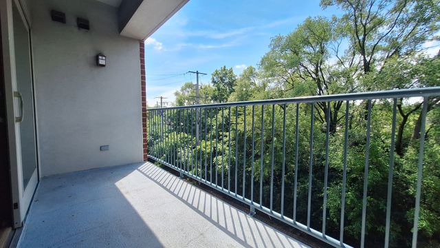 1111 Burlington Avenue 402, Lisle, IL 60532