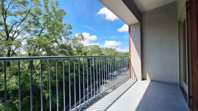 1111 Burlington Avenue 402, Lisle, IL 60532