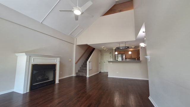 1111 Burlington Avenue 402, Lisle, IL 60532
