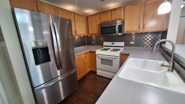 1111 Burlington Avenue 402, Lisle, IL 60532