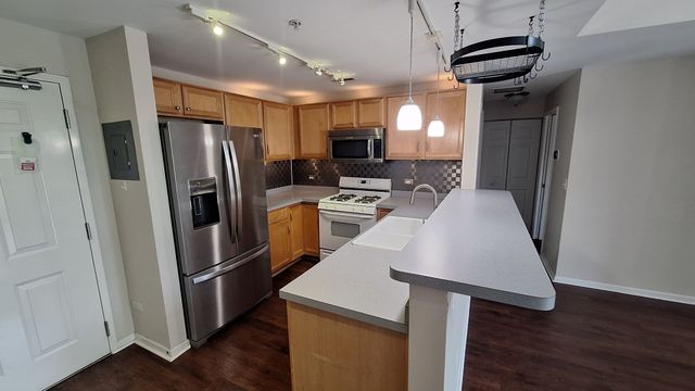 1111 Burlington Avenue 402, Lisle, IL 60532