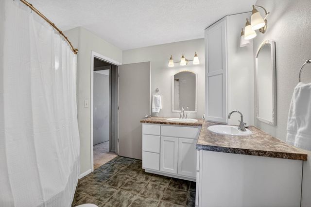 1319 Leitha Terrace, Waverly, IA 50677