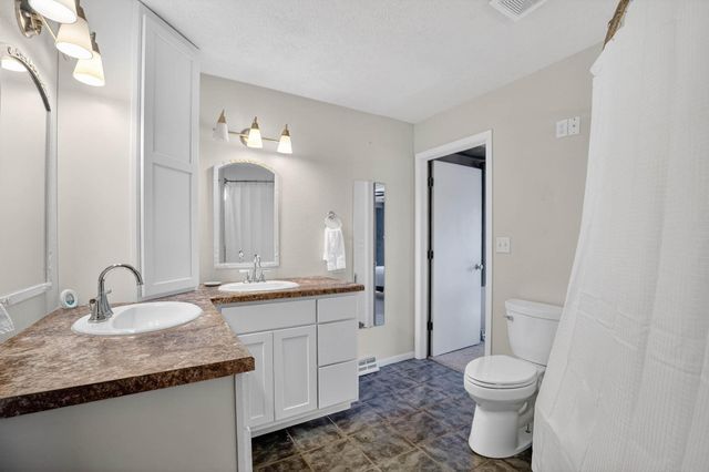 1319 Leitha Terrace, Waverly, IA 50677