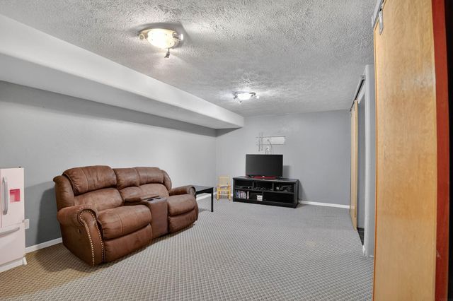 1319 Leitha Terrace, Waverly, IA 50677