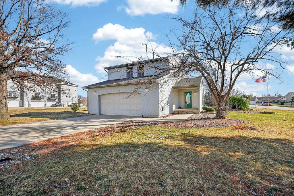 1319 Leitha Terrace, Waverly, IA 50677