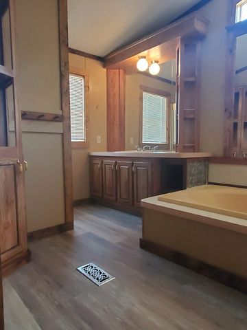 138 Grey Moss Ct, Ingram, TX 78025
