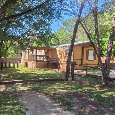 138 Grey Moss Ct, Ingram, TX 78025