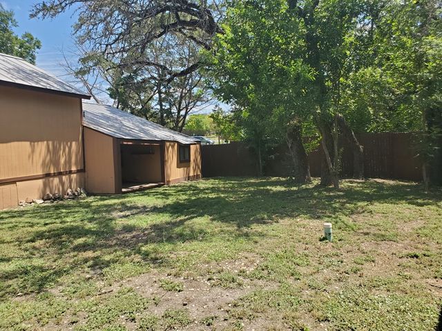 138 Grey Moss Ct, Ingram, TX 78025