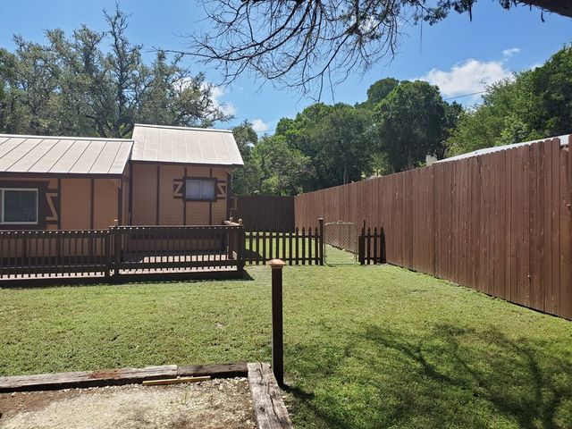 138 Grey Moss Ct, Ingram, TX 78025