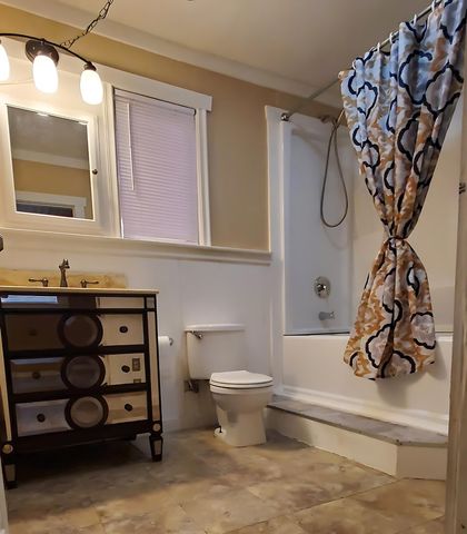 138 Grey Moss Ct, Ingram, TX 78025