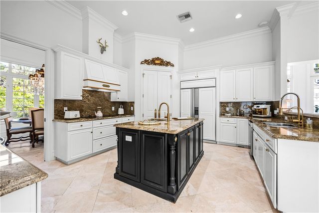 7 Beachside Drive, Vero Beach, FL 32963