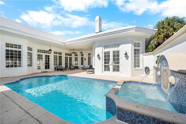 7 Beachside Drive, Vero Beach, FL 32963