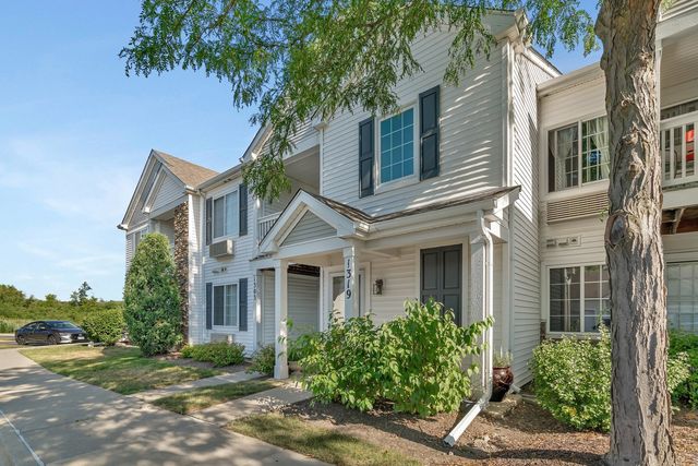 1303 Silverstone Drive 1303, Carpentersville, IL 60110