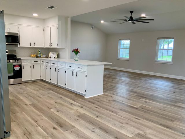 11703 Cherry Point Drive, Mont Belvieu, TX 77535