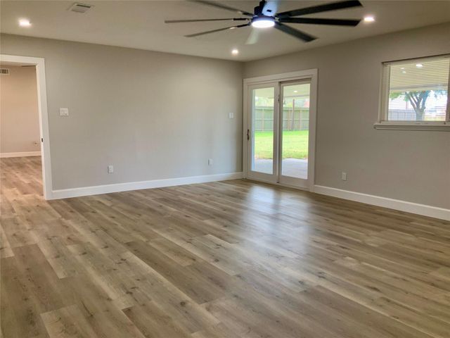 11703 Cherry Point Drive, Mont Belvieu, TX 77535