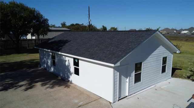 11703 Cherry Point Drive, Mont Belvieu, TX 77535