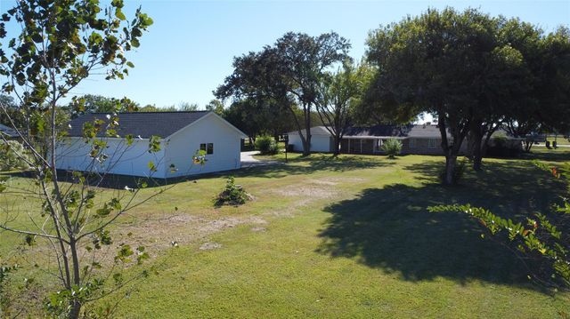 11703 Cherry Point Drive, Mont Belvieu, TX 77535