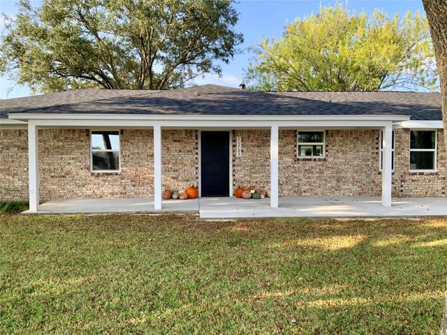 11703 Cherry Point Drive, Mont Belvieu, TX 77535